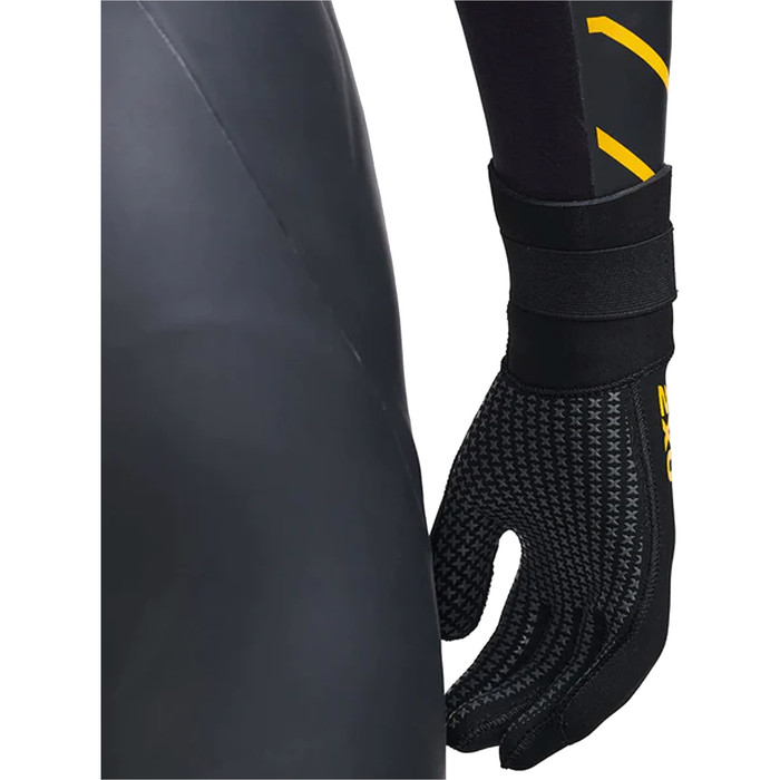 2024 2XU Propel Neoprene Gloves UW7022h - Black / Ambition